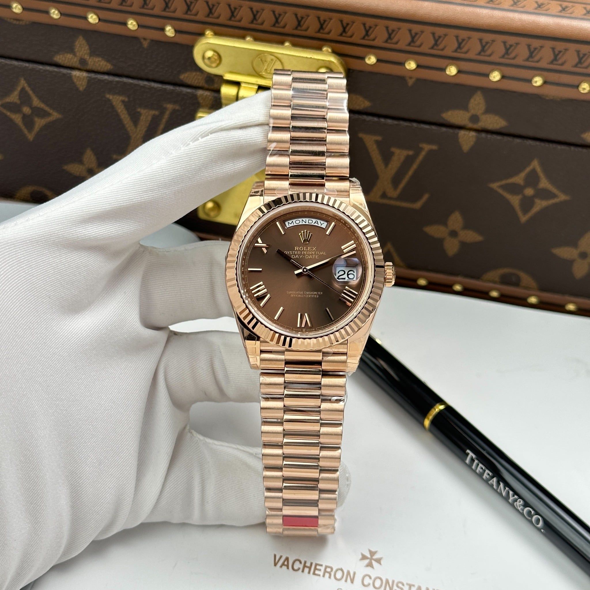 rolex day date 40mm gold weiß diamanten bezel rolex day date 40mm gold weiß diamanten bezel